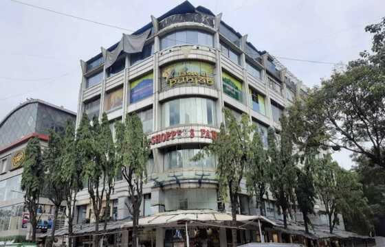 Rent 212 sft Office, Off Linking Rd, Bandra W, Crystal Mall, Office with Mezzanine.