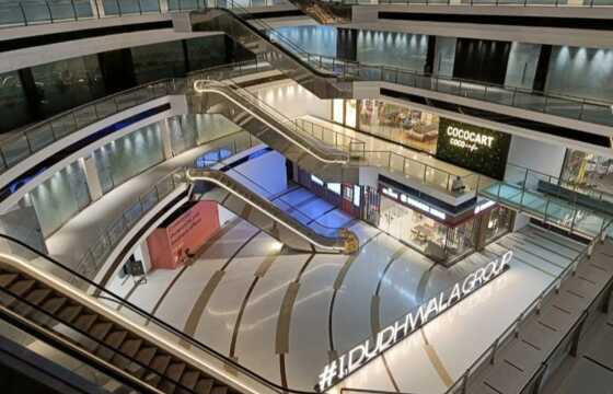 Rent Furnished 2400 sft Office, Link Rd, Andheri W, in Vicino Mall.