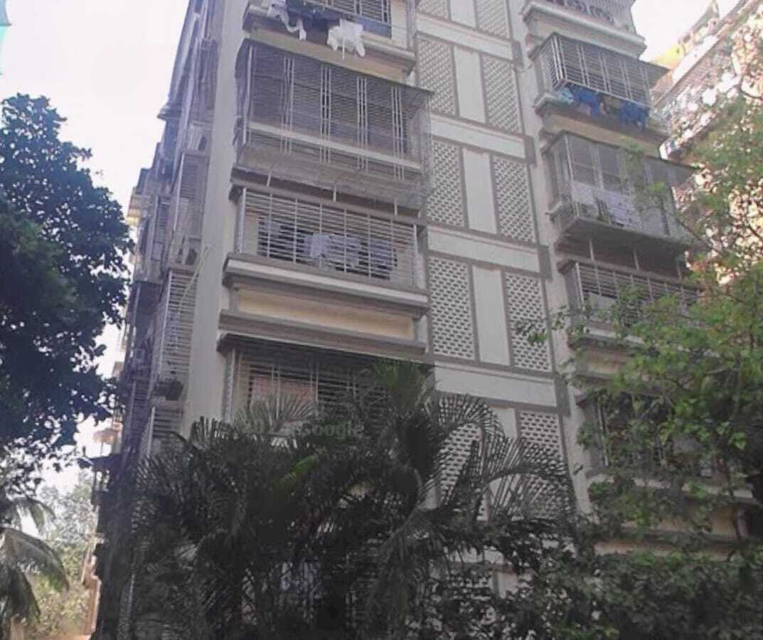 Rent F/F 3 Bhk, 1100 sft, in Juhu Scheme, NS Rd, Pleasant Palace.