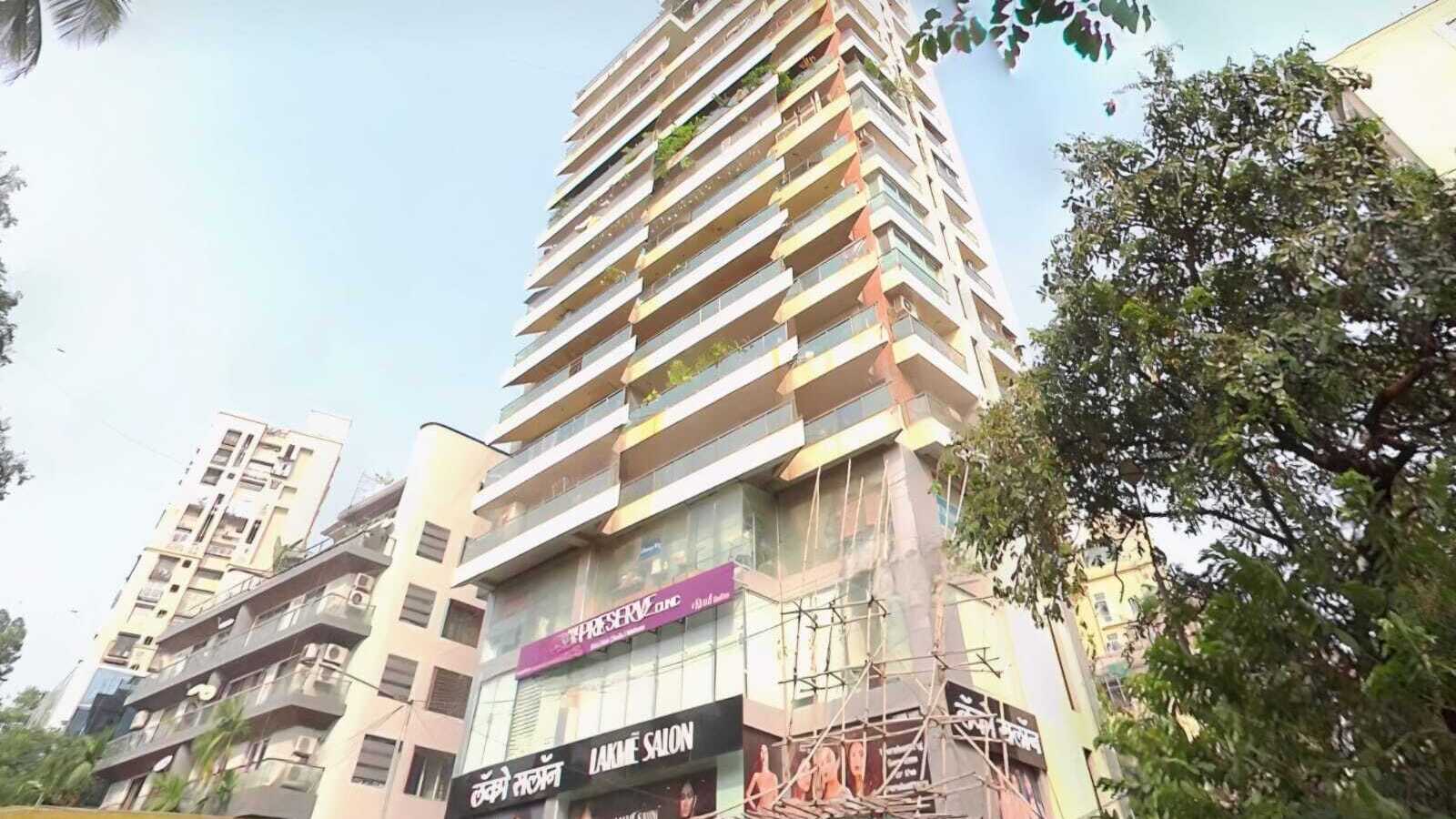 Rent S/F 3 Bhk + Terrace, Bandra W, Hill Rd, Libra Tower.