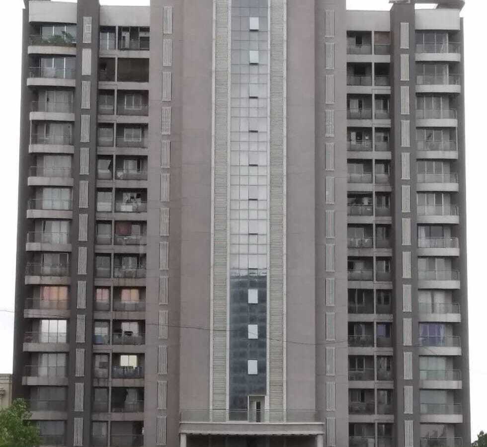 Distress Sale, 4 Bhk 2021 sft, in Chembur, Supreme Signature, Bank Auction.
