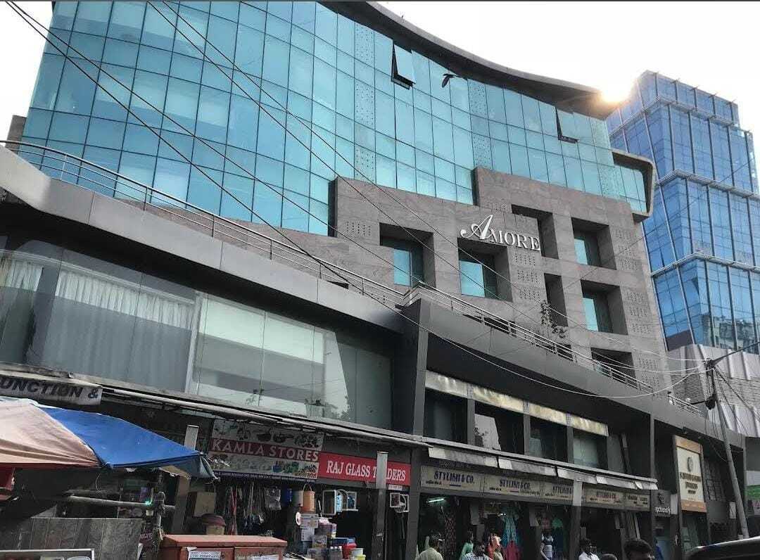 Rent 650 sft Office at Khar W, SV Rd, Amore.