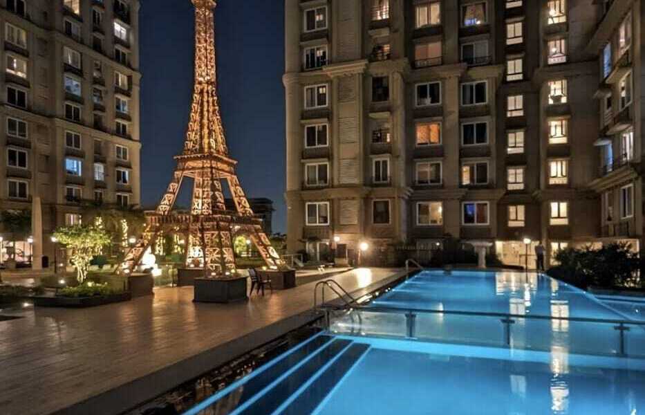 Sale 2 Bhk, 825 sft, at Kanakia Paris, Bkc, Bandra E.