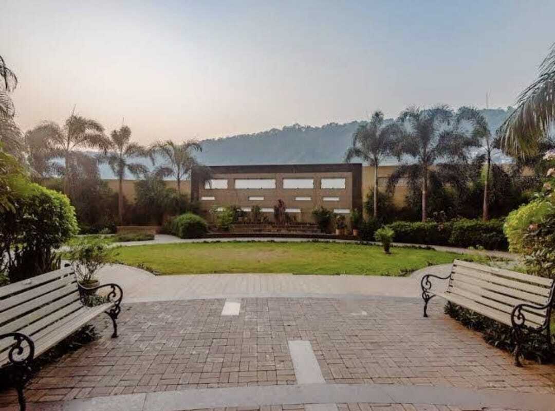 Sale 2.5 Bhk, 964 sft, Pearl Residency, Andheri W, Azad Nagar.