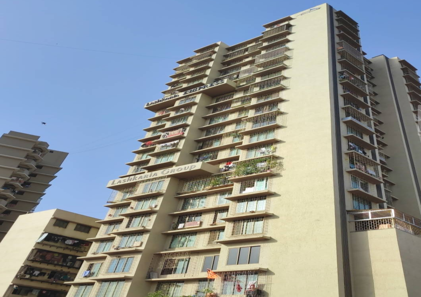 Fully Furnished 2+2 BHK Jodi Apartment of 2000 sq.ft. Area for Sale at Lashkaria Empress, Andheri West.