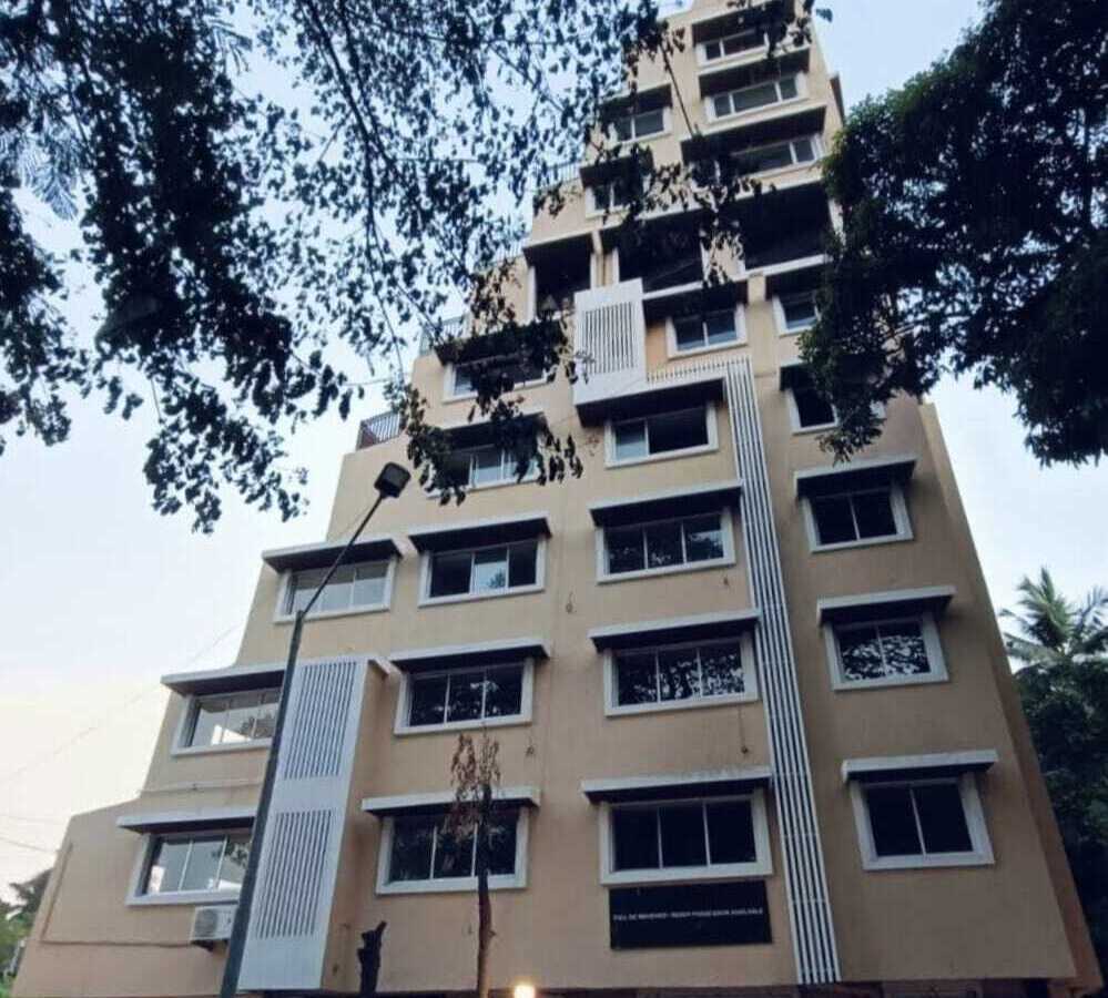 Shiv Om, Khar West