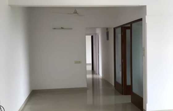 Sale 4 Bhk 1200 sft in Andheri West, Versova, Versova Kiran.