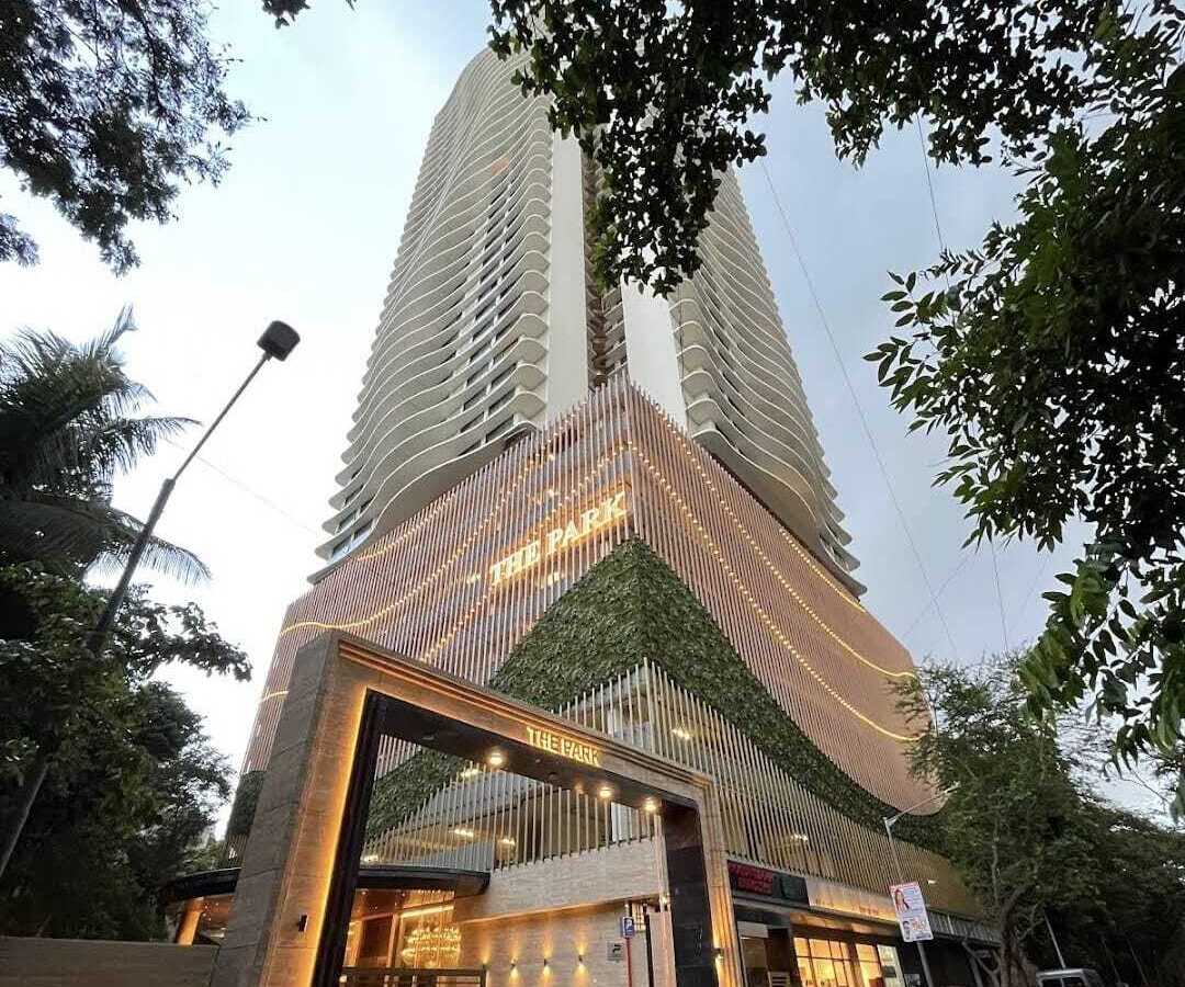 Rent S/F 3 Bhk at The Park, Andheri W, Oshiwara.