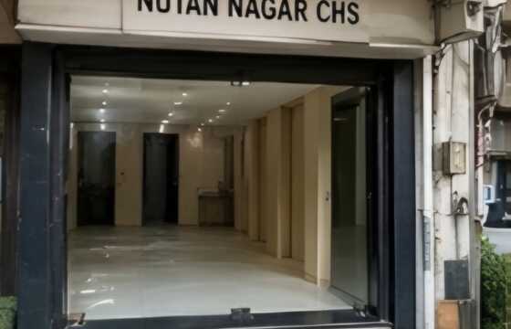 Rent 550 sft Shop in Bandra W, Main Road.