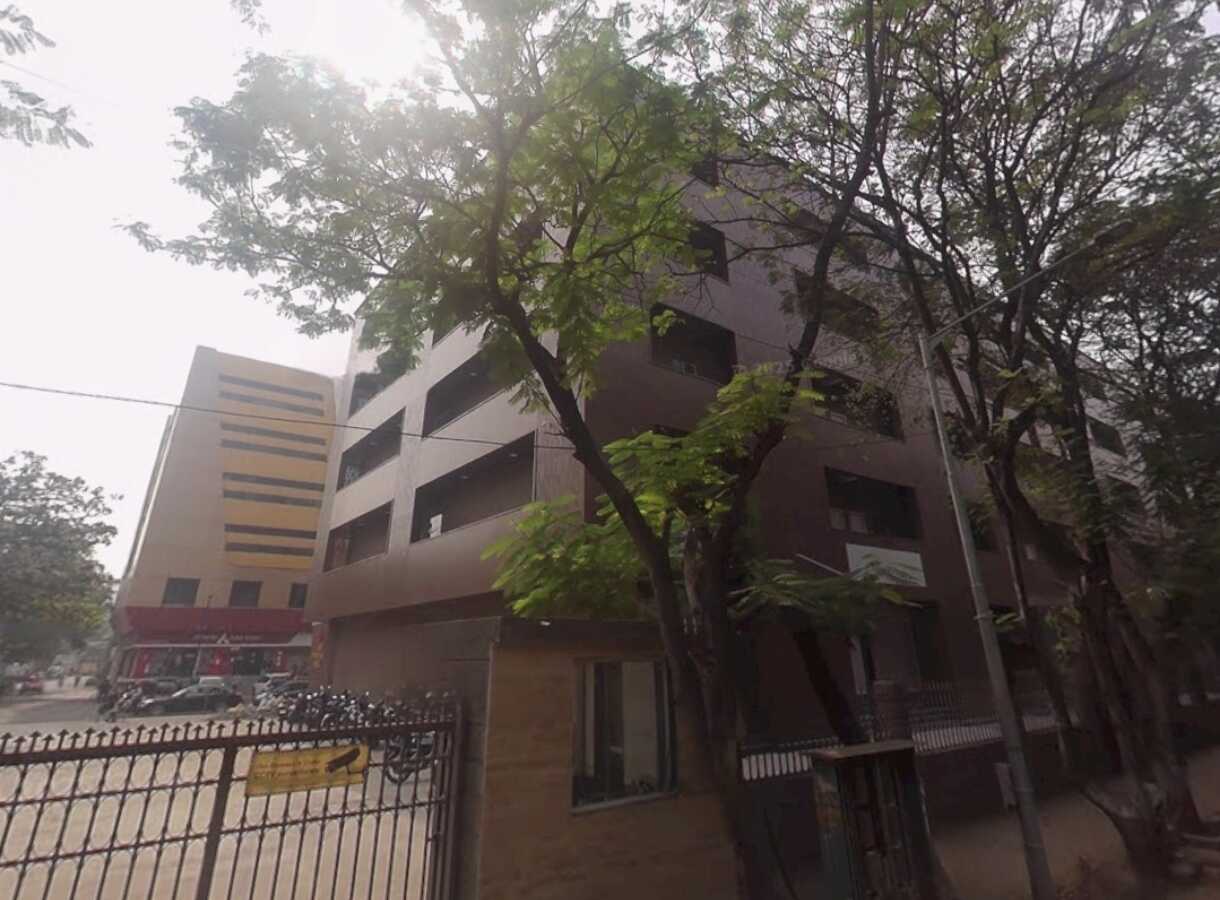Rent F/F 1100 sft Office in Andheri W, New Link Rd, Laxmi Business Park.
