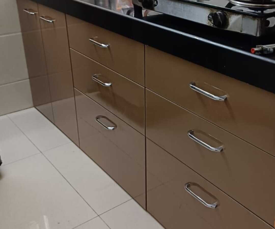 1 bhk For Rent at Star Mall Shivaji mandir, Ganesh Peth Lane Dadar West Vastu compliant, in the heart of city