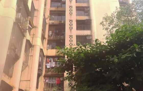 Sale S/F 3 Bhk, 1100 sft, Andheri W Shastri Nagar, Golden Rays Chs.