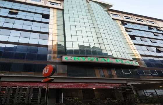 Rent Furnished 200 sft Office in Andheri West, Link Rd, Crystal Plaza.