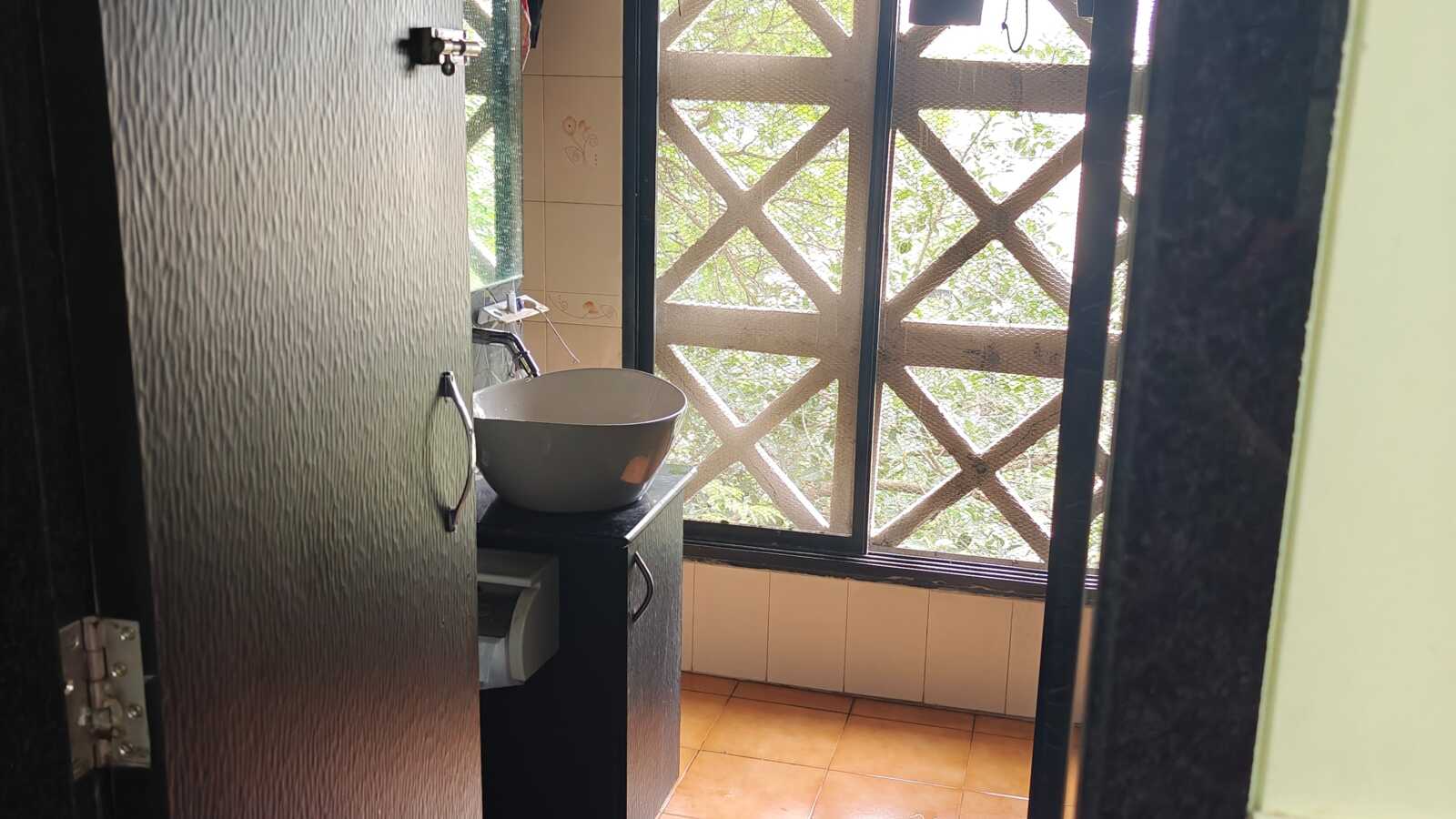 Dry area with bathroom