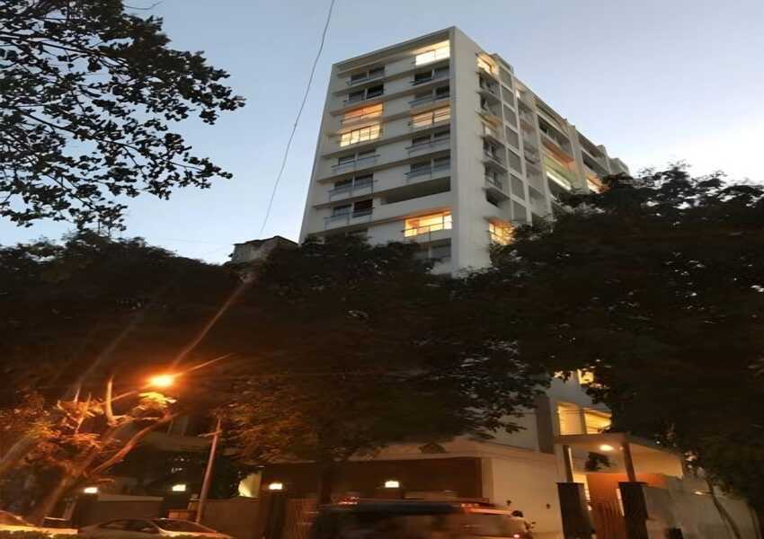Sale 3 Bhk, 1000sft, Khar W SV Rd, Woodstock.