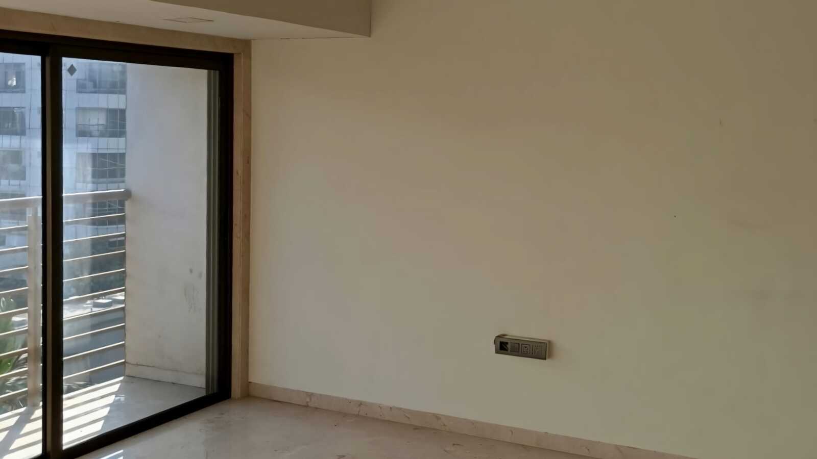 Sale 3 Bhk, 1150 sft, in Juhu, Nr Kelvani Mandal College.
