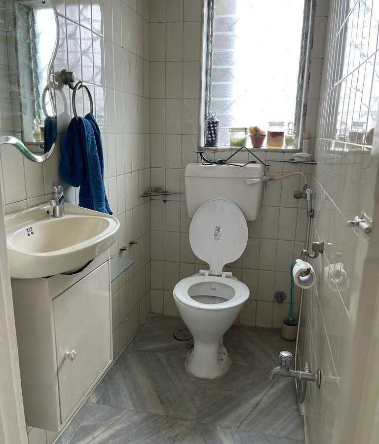 Bedroom in 2 bhk for Sale in Vakola near Vakola Church