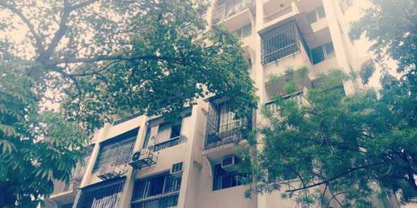 3 BHK Apartment For Sale At Linking Road, Santacruz West.