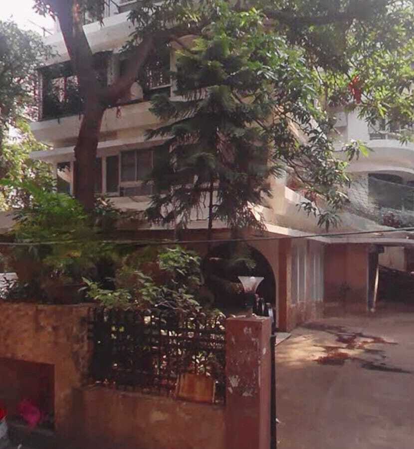 Sale 2 Bhk, 820 sft, in Santacruz W, Dev Shakti, Tilak Rd.