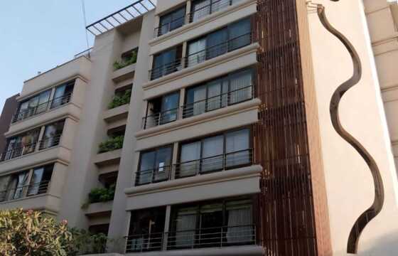 Sale Sea View 3 Bhk in Juhu, Megh Apt.