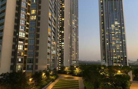 Sale 3 Bhk, 996 sft, in Goregaon E, Off Highway, Oberoi Exquisite.