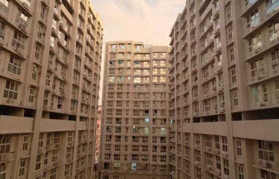 Sale 3 Bhk, 900 sft, at Platinum Life, Andheri W, DN Nagar.
