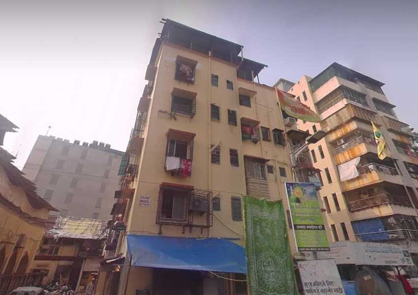 Pagdi Sale 1 Bhk, Bandra W, Raahat Manzil near Bandra Station.