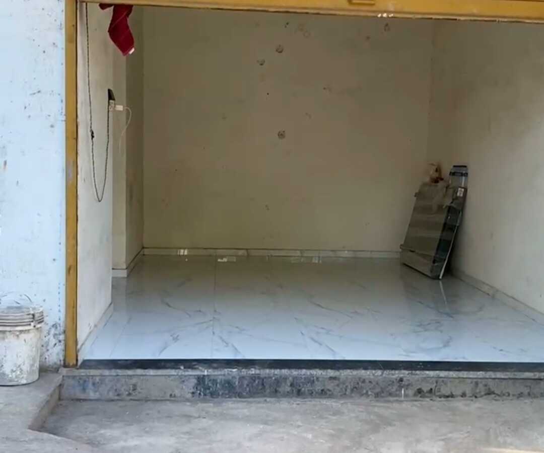 Behrambaug Shop in Garage space for rent in High Footfall area