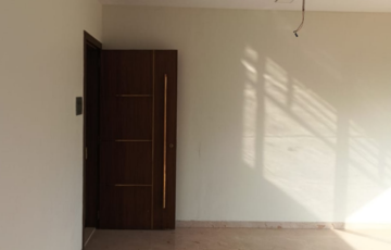 Sale 3 Bhk, 1150 sft, in Juhu, Nr Kelvani Mandal College.