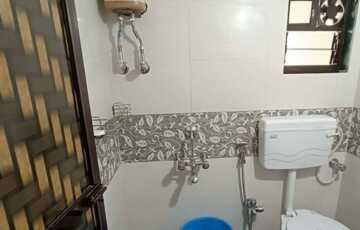 Rent 1 Rk Studio Apt at Juhu Tara Rd, Juhu Beach | with Private Balcony.