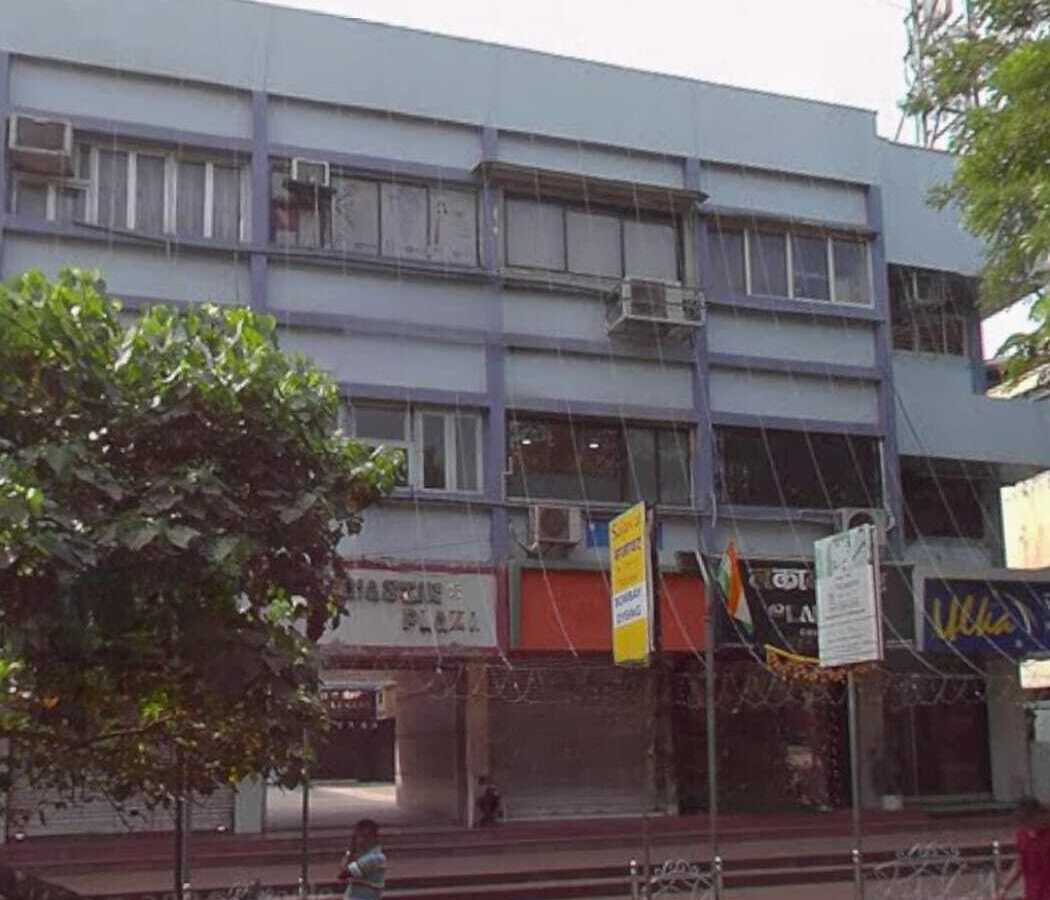 Rent S/F 150 sft Office, Juhu Scheme Nehru Nagar, Swastik Plaza.