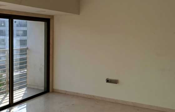 Sale 3 Bhk, 1150 sft, in Juhu, Nr Kelvani Mandal College.