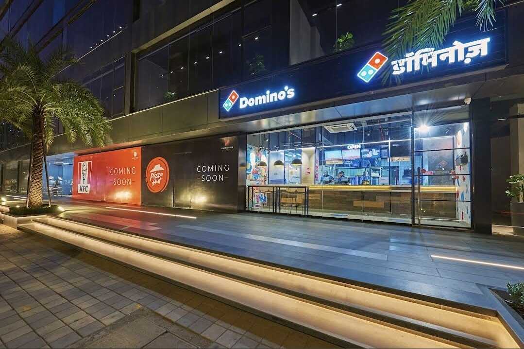 Rent Furnished 1250 sft Office, Link Rd, Andheri W, in Vicino Mall.