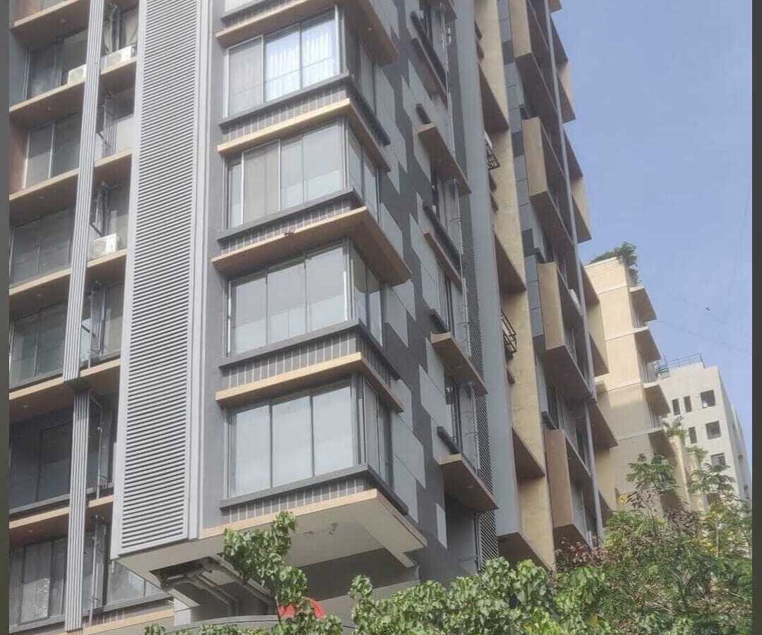 Blue Lotus, Khar West
