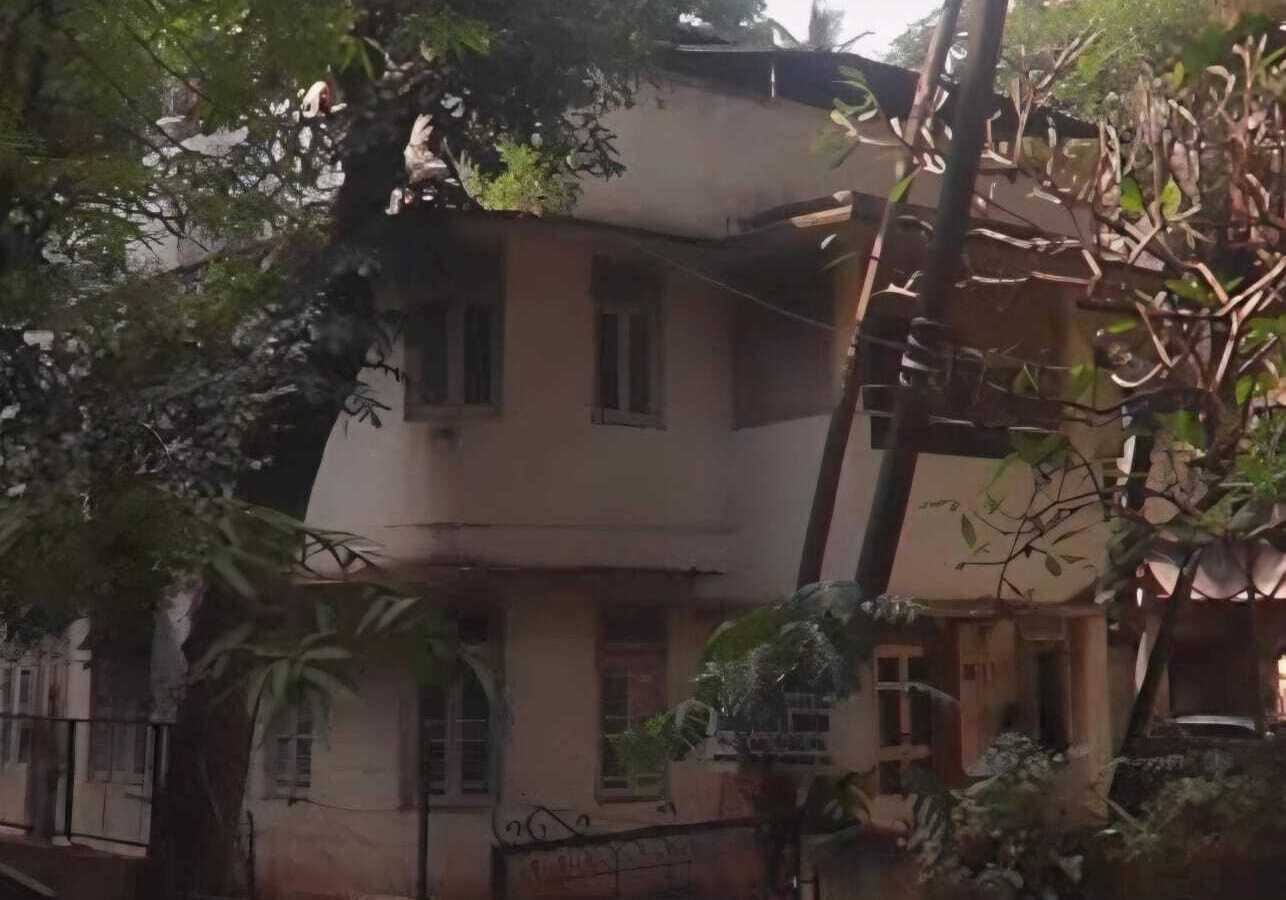 Rent S/F 4 Bhk, Khar W, 17th Rd, Azumi.