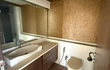 Bathroom. In 4 bhk for Rent Juhu Scheme