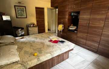 Sale 3 Bhk going for Redevelopment 900 sft in Andheri West, 4 Bungalows.