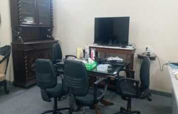 Co Working Office Room 500 sqft Office at Chowpatty Sea Face for Rent.