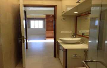 Sale 3 Bhk, Juhu Gulmohar DLH Square Cross Rd no. 9 and 10, a Building that Stands Apart