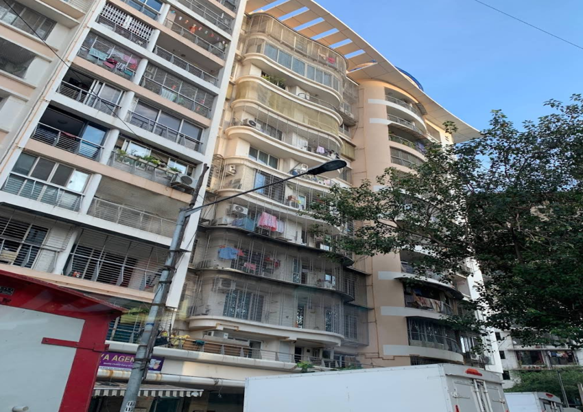 Commercial Shop Space of 305 sq.ft. Area for Sale at Akruti Building, Vile Parle East.