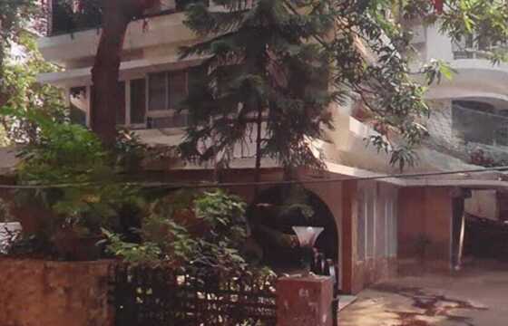 Sale 2 Bhk, 820 sft, in Santacruz W, Dev Shakti, Tilak Rd.