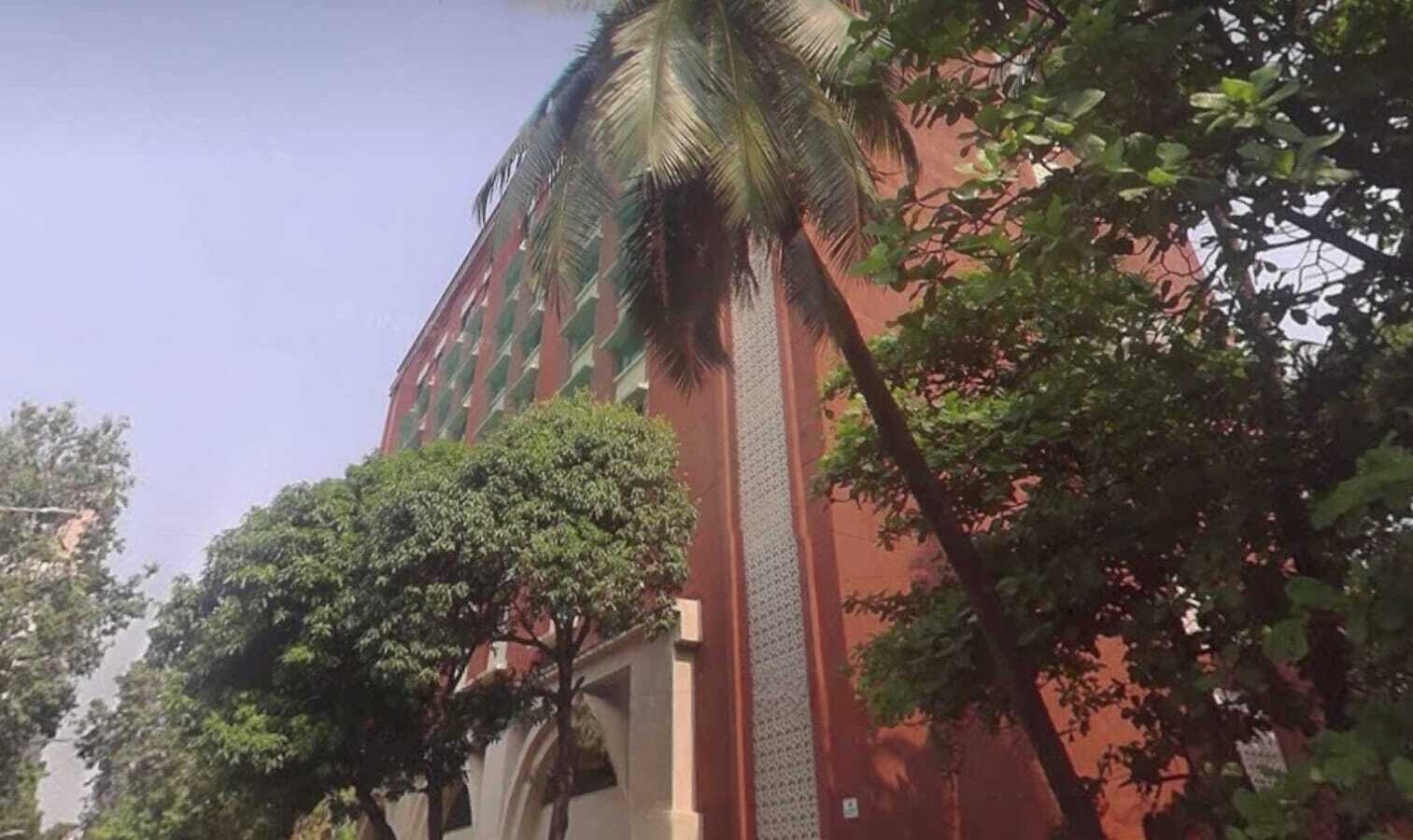 Rent F/F 3 Bhk Resi Commercial Flat at SV Rd, Bandra W, Shiv Sadan.