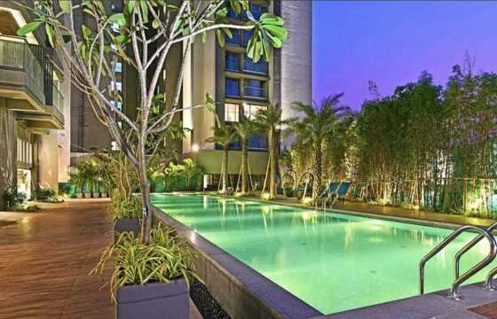 Rent Semi furnished 3 Bhk in Khar W, Rustomjee Paramount.