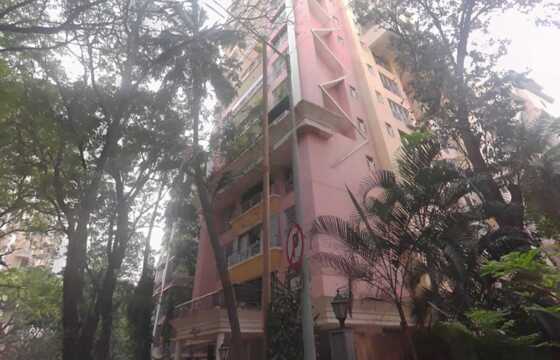 Sale 3 Bhk, 1550 sft + Terrace in Khar West, Shreyas Apartment.