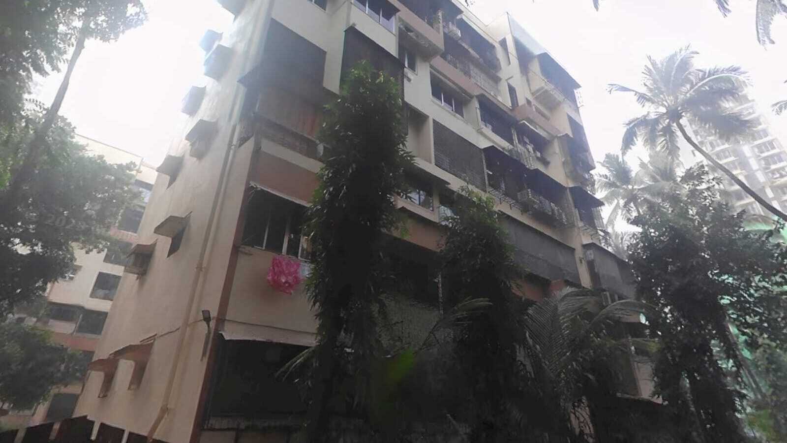 Rent Furnished 1 Bhk in Andheri W, Lokhandwala, Golden Chariot