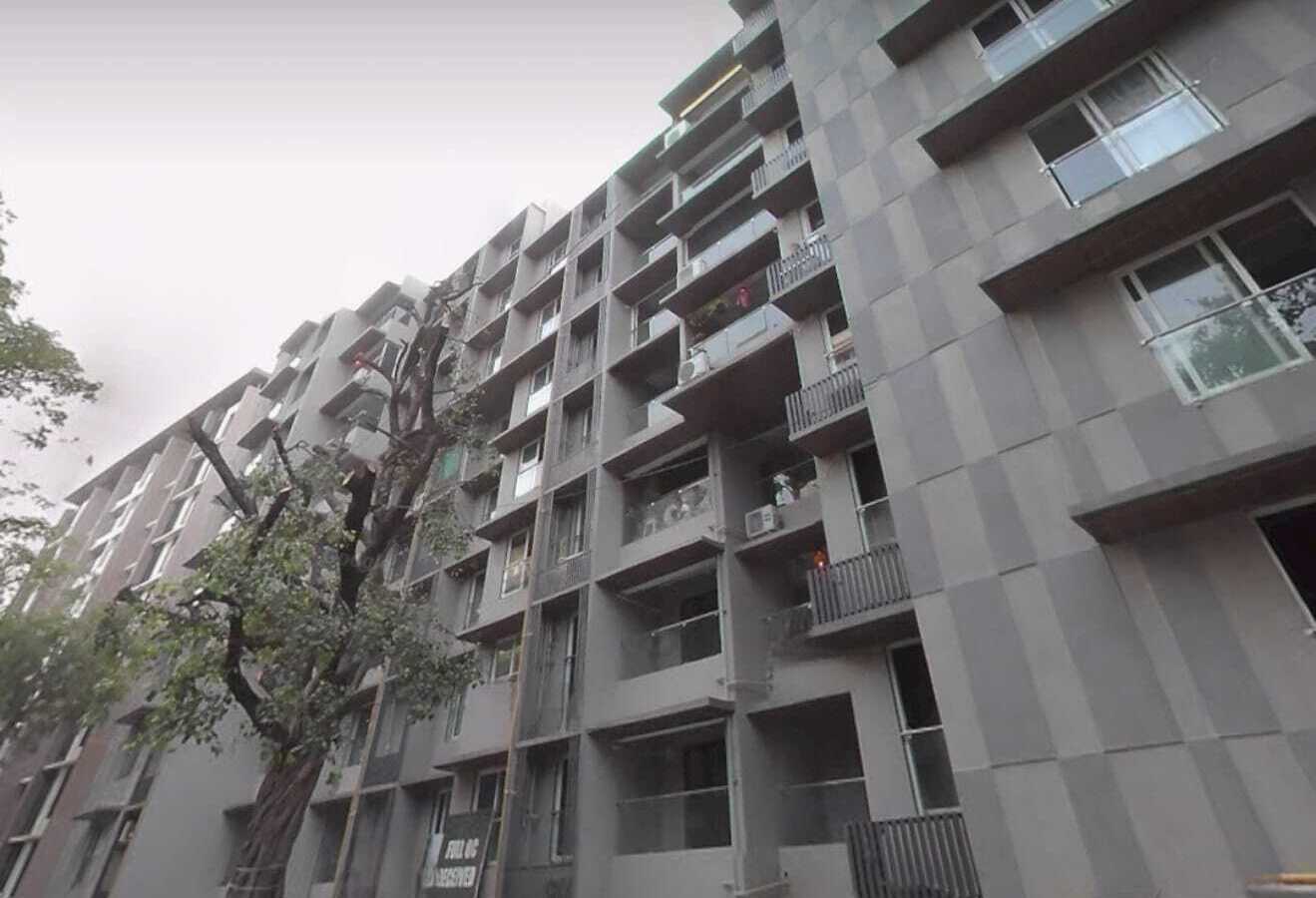 Sale 3 Bhk, 1136 sft, at Acharat Baug, Santacruz W Station Rd.