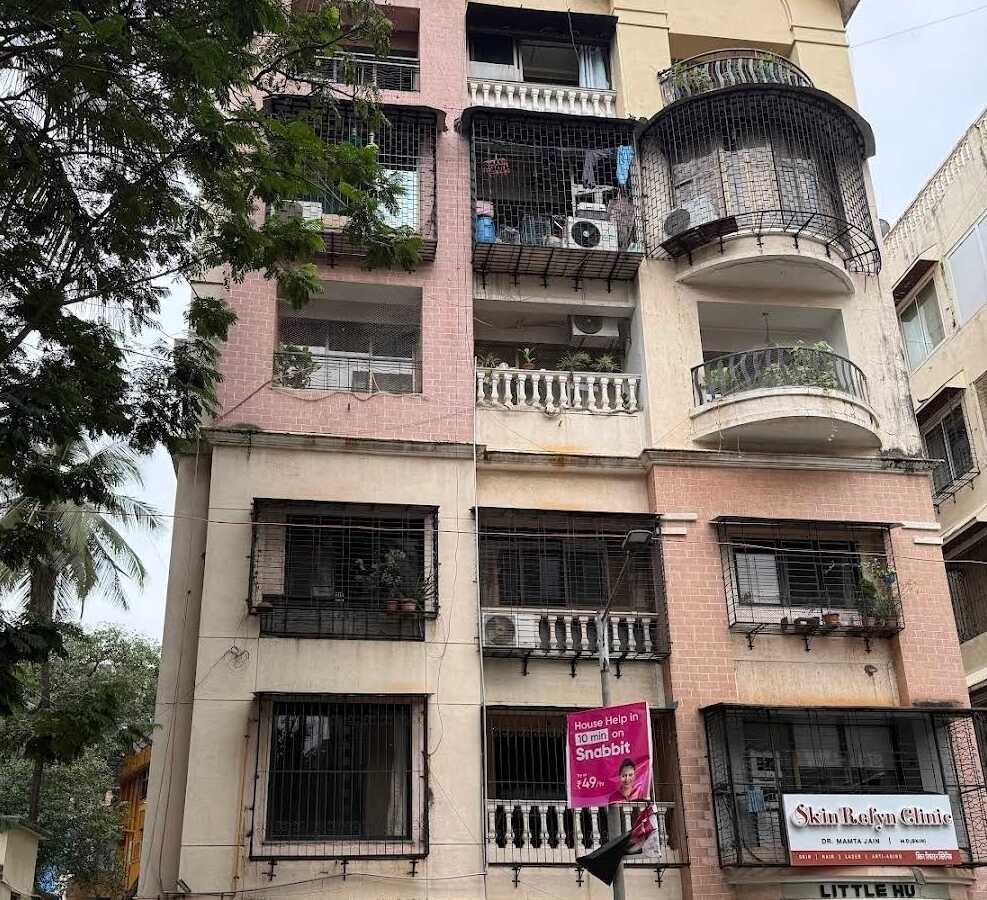 Little Hut, Bandra West.