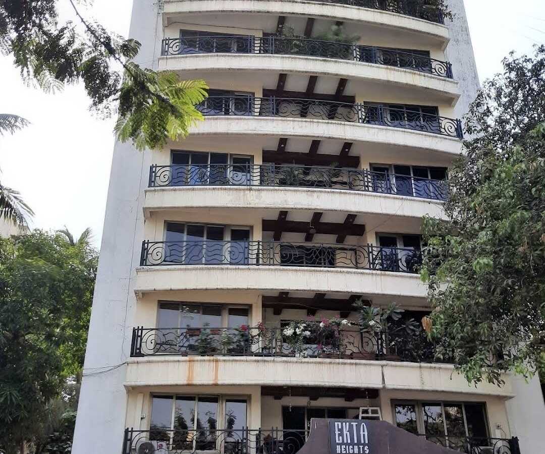 Rent F/F 3 Bhk at Ekta Heights, in Khar W, 16th Rd.