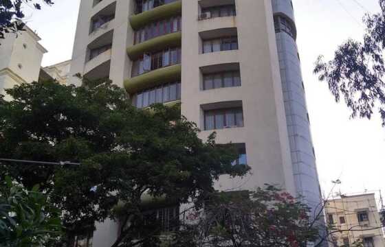 Rent S/F 4 Bhk Duplex in Bandra W, Nr Almeida Park, Vinrita Apt.