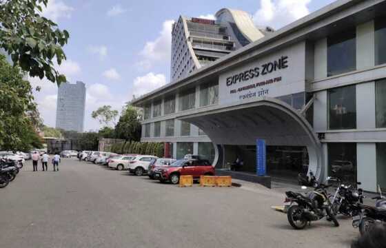 Sale 1200 sft Showroom, at Express Zone Mall, Malad E Off WEH.